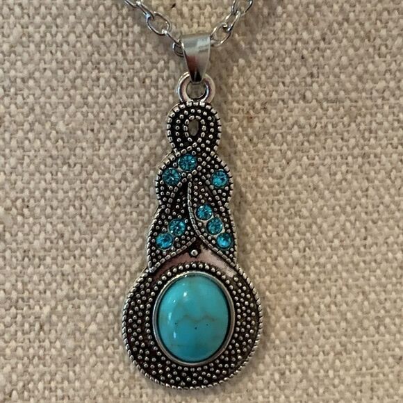 The Mavi Turquoise Blue Pendant Necklace in Silver Tone - Picture 6 of 10